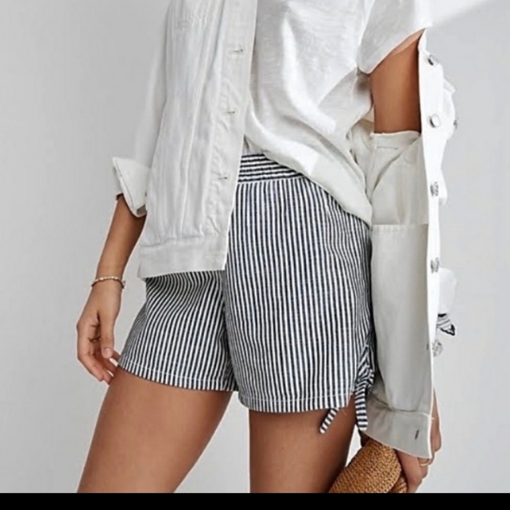Madewell stripped pull on chambray shorts